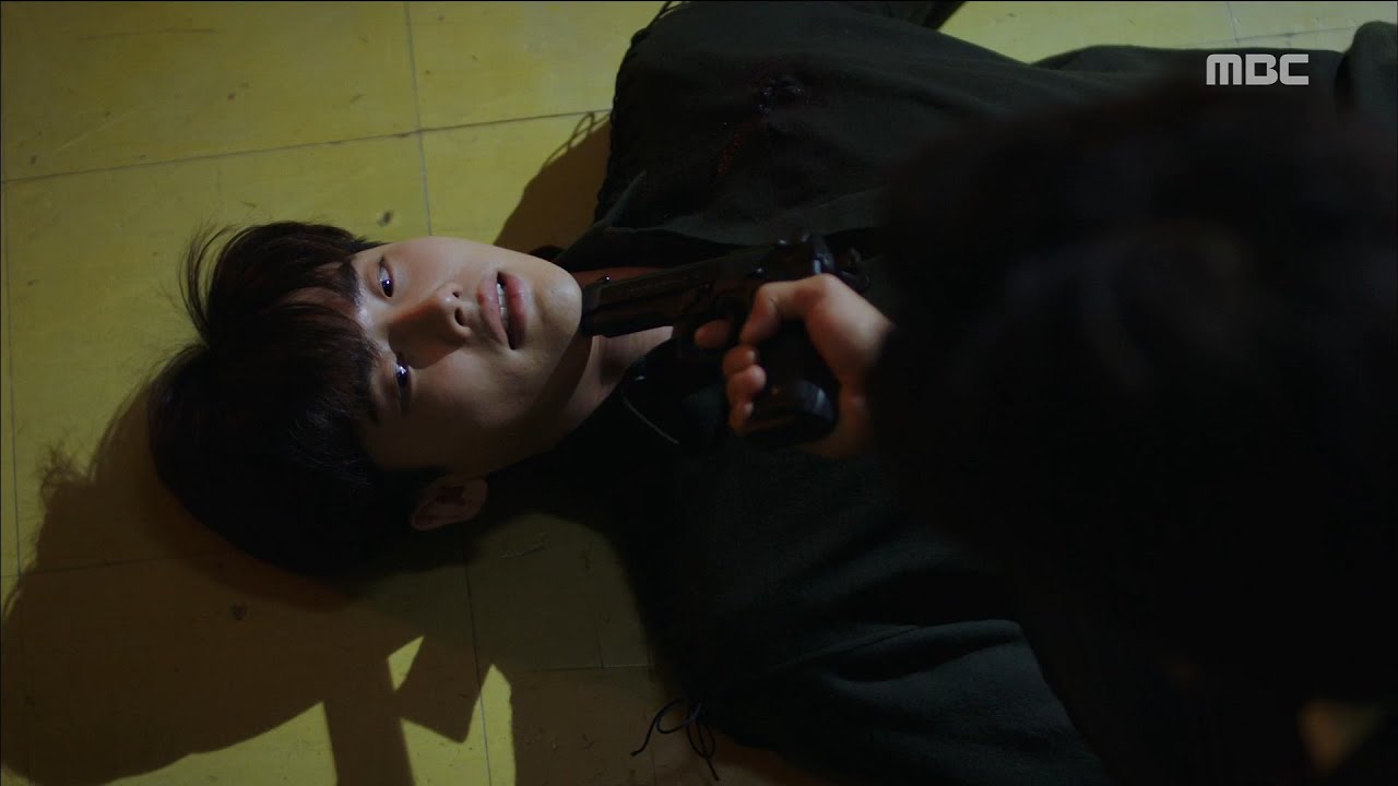 [W] ep.16 Lee Jong-suk had a narrow escape 20160914