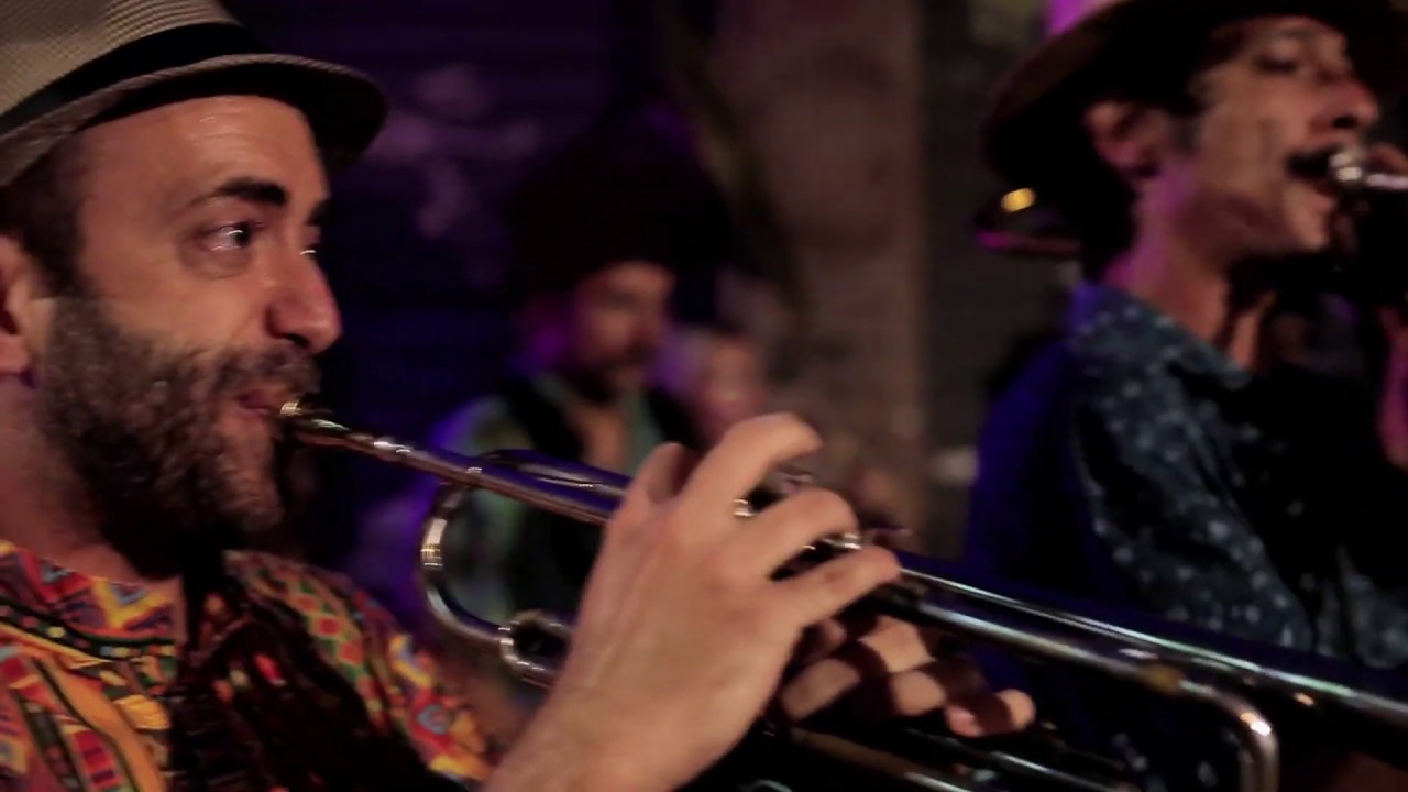 Orquestra Voadora ao vivo na Encruzilhada - Cavaleiro de Aruanda