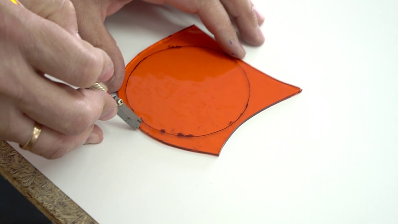 How to cut the circle from stained glass?