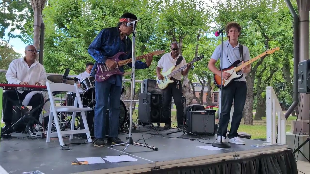 The Billy Davis Rhythm Machine Band performed 