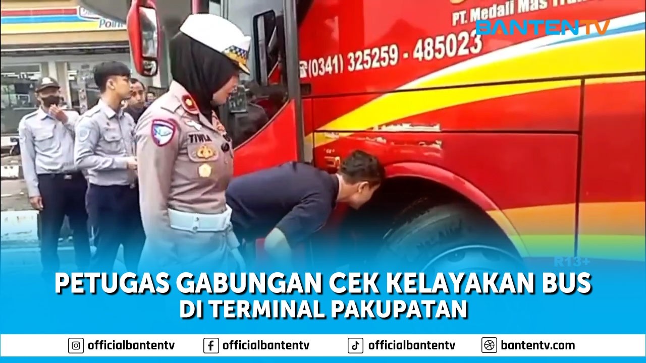 PETUGAS GABUNGAN CEK KELAYAKAN BUS DI TERMINAL PAKUPATAN