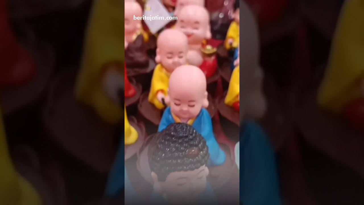 Jelang Imlek, penjual pernak-pernik di Pasar Atom ramai pembeli