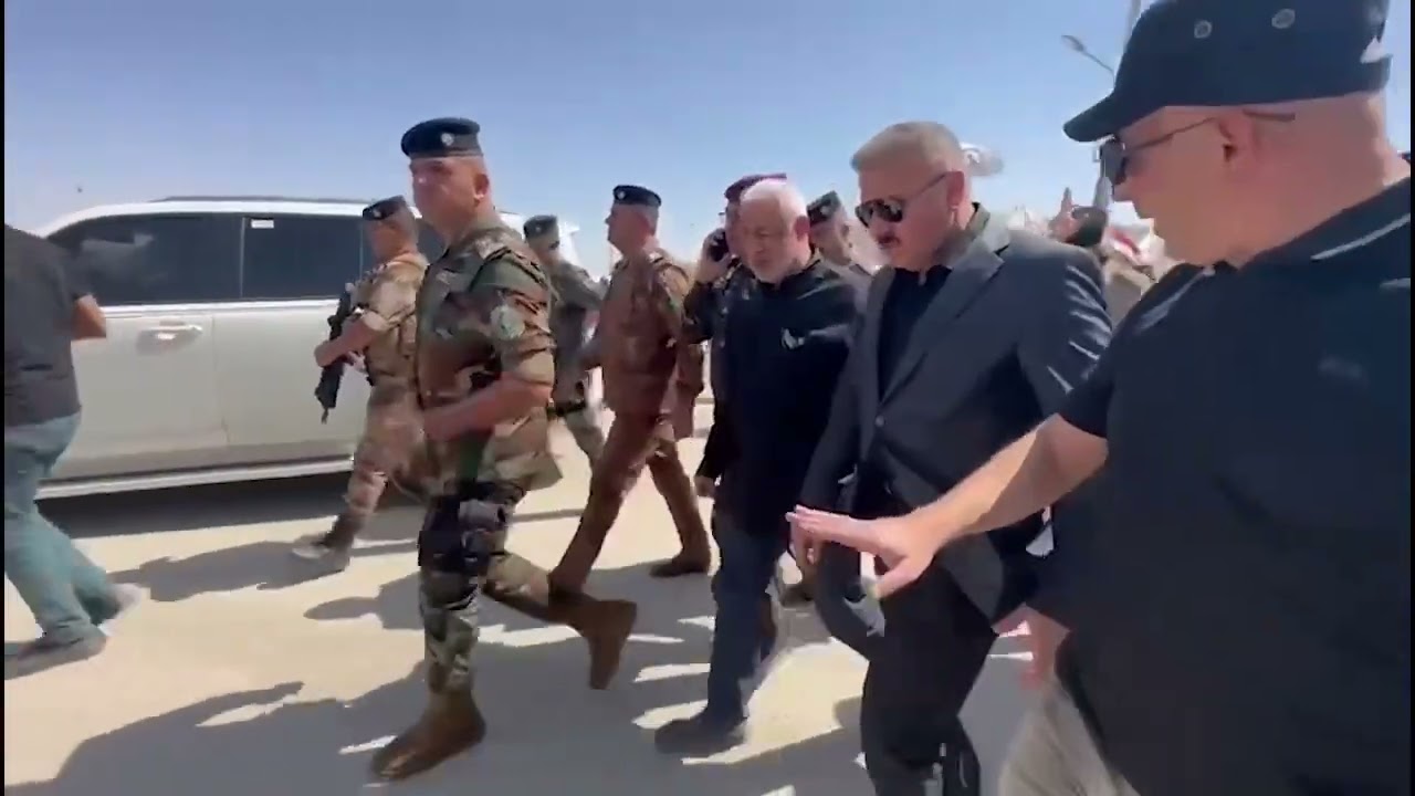 وزير الداخلية رئيس اللجنة الأمنيةالعليا لتأمين هذه الزيارةيجري جولة ميدانية في منفذ زرباطية الحدودي