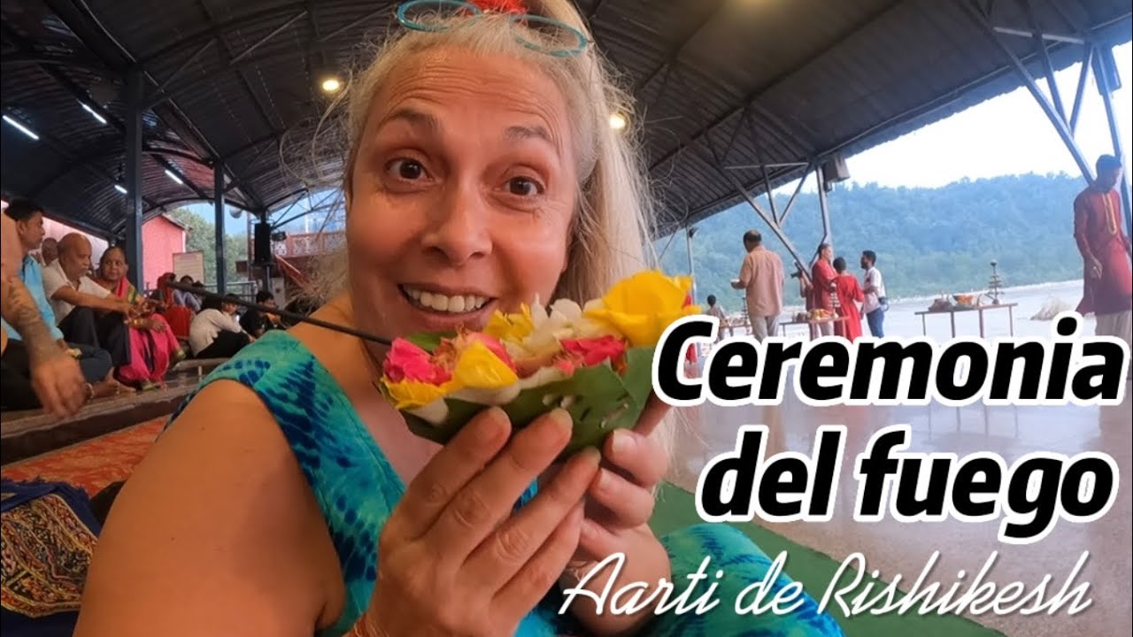 CEREMONIA DEL FUEGO EN RISHIKESH