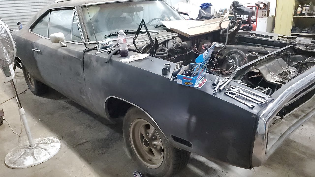 1970 Dodge Charger 318 V8 Part 5:  Old Engine Removal