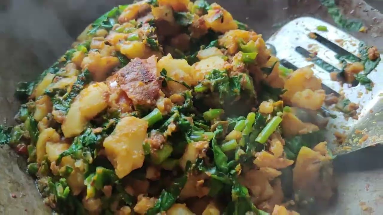 Bhandare wali Aalu sarso ke saag ki sabji recipe 😊😊