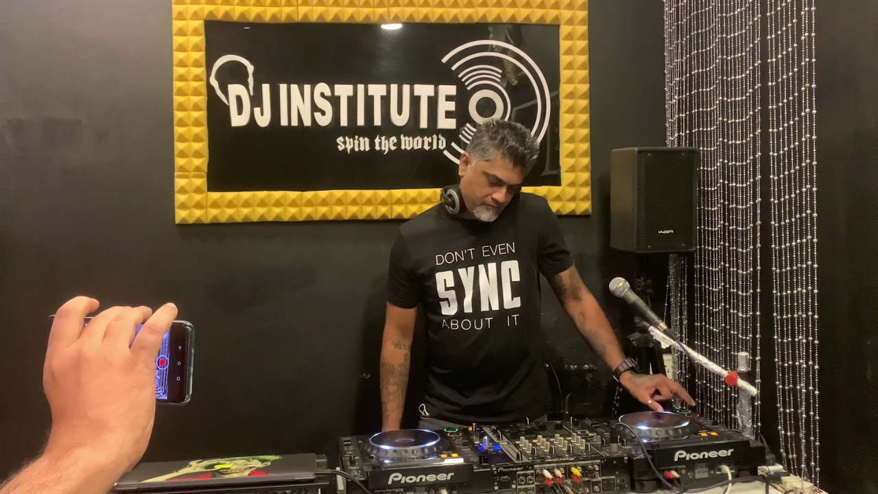 Masterclass with DJ RUSSEL @ DJ INSTITUTE with @DjRajmumbai
