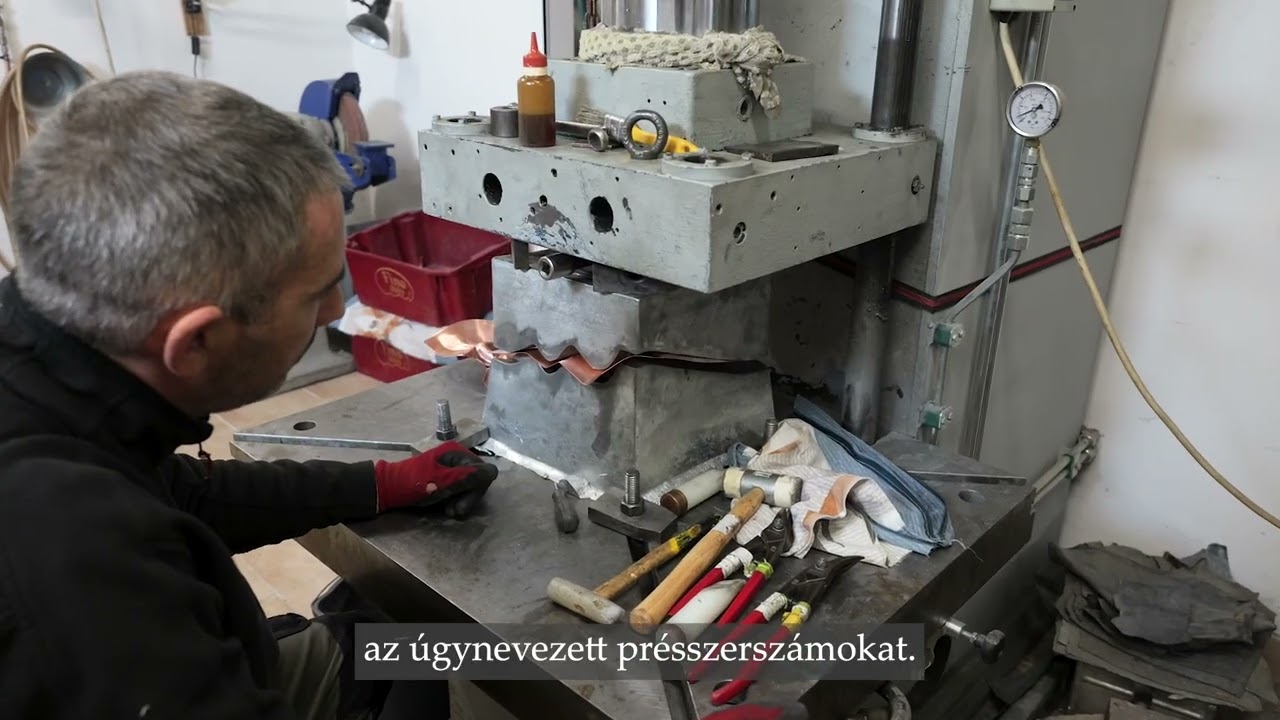 A Budavári Palota újjászülető díszműbádogos elemei