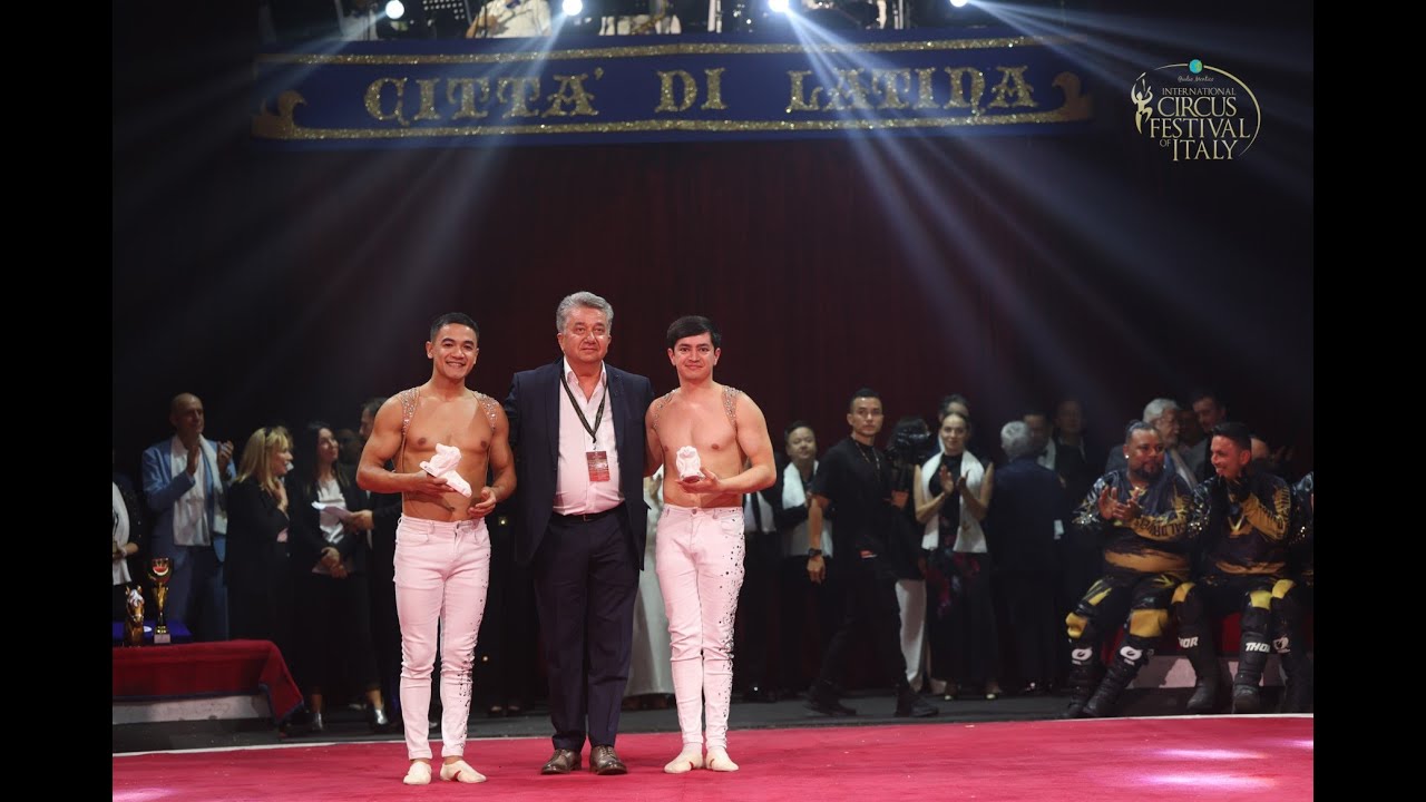 DUO REFLECTION - RINGS (25th International Circus Festival of Italy)