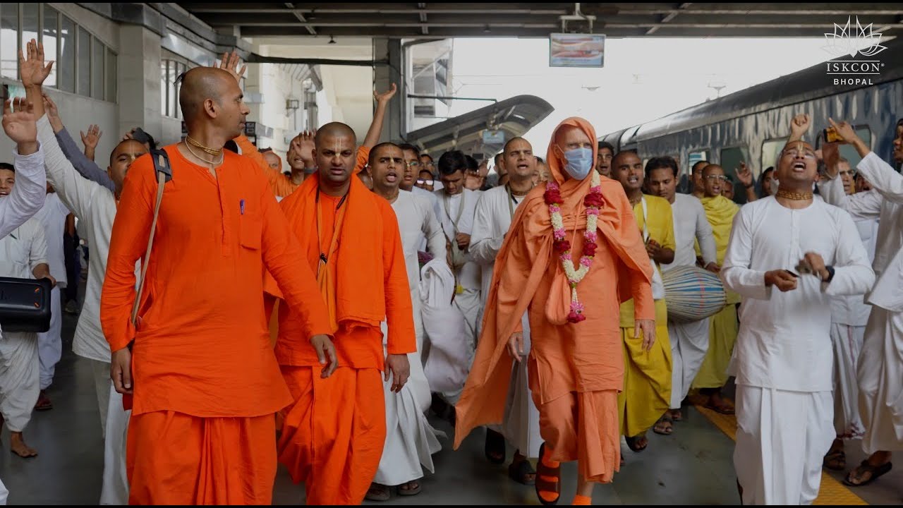 H.H. Bhakti Vikasa Swami  Departing from Bhopal