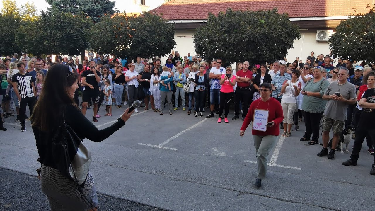 Množica pred O&Scaron; Prebold podprla ravnatelja Petra Žureja