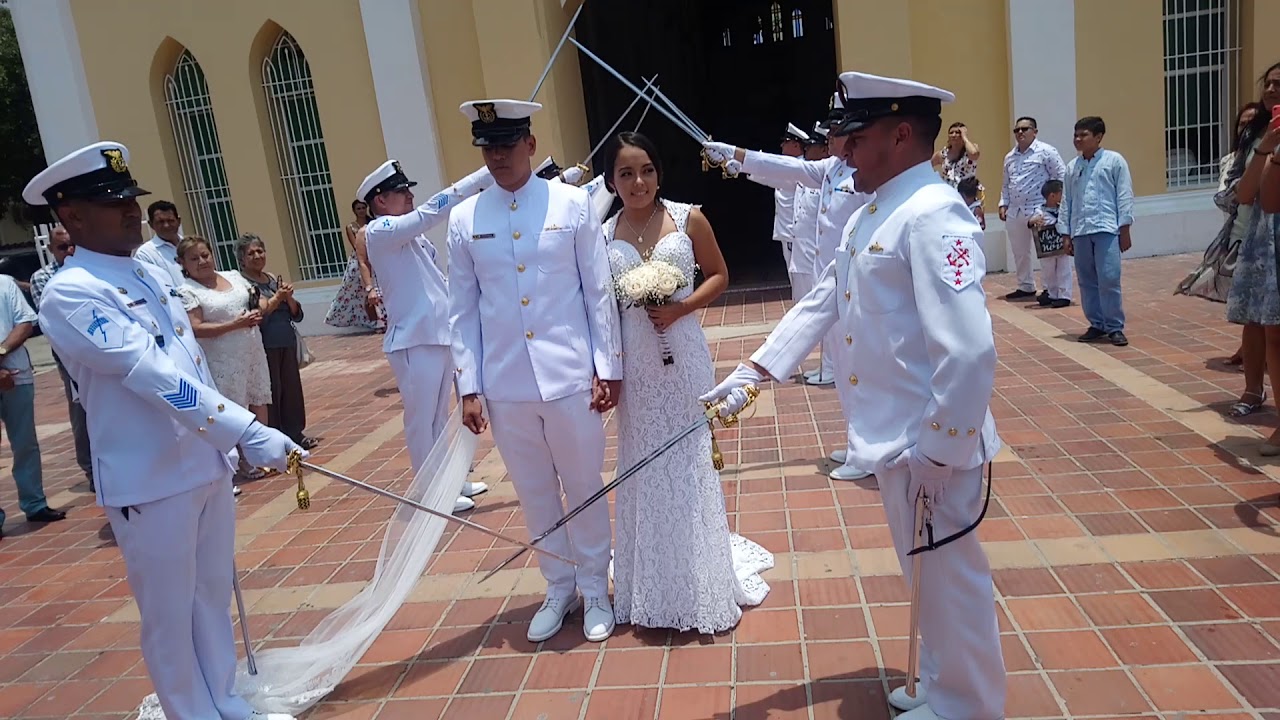 Honores a los recién casados tradición Naval.
