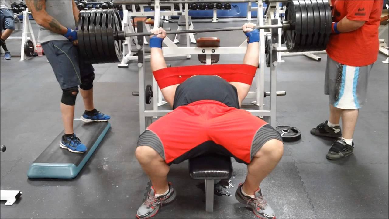 Robert Oberst 585lb bench with SLINGSHOT for 3 reps