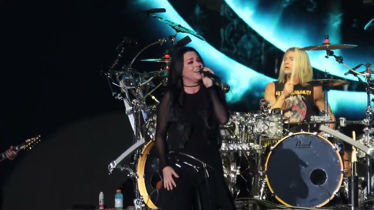 Evanescence- Going Under // KROQ Almost Acoustic Christmas 2025