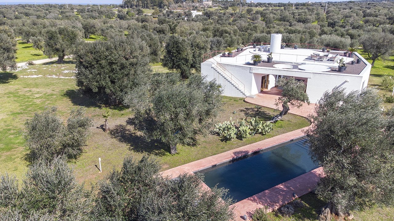 4 bedrooms design villa in Carovigno, private pool and garden