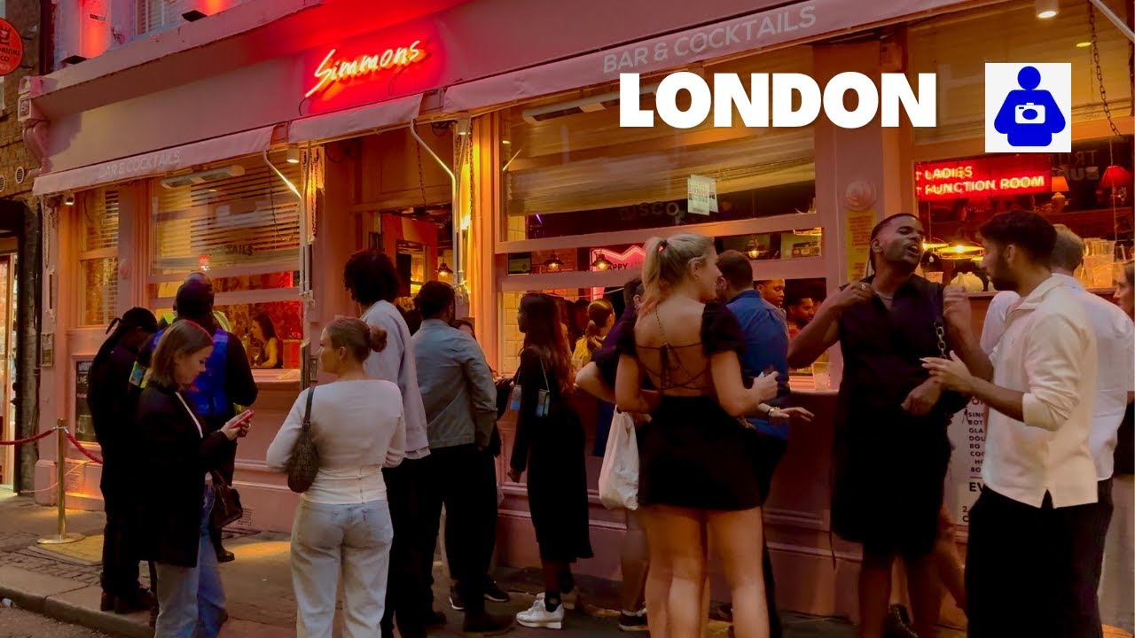 London Walk 🇬🇧 Nightlife, SOHO, Chinatown, Leicester & Trafalgar Square |Central London Walking Tour