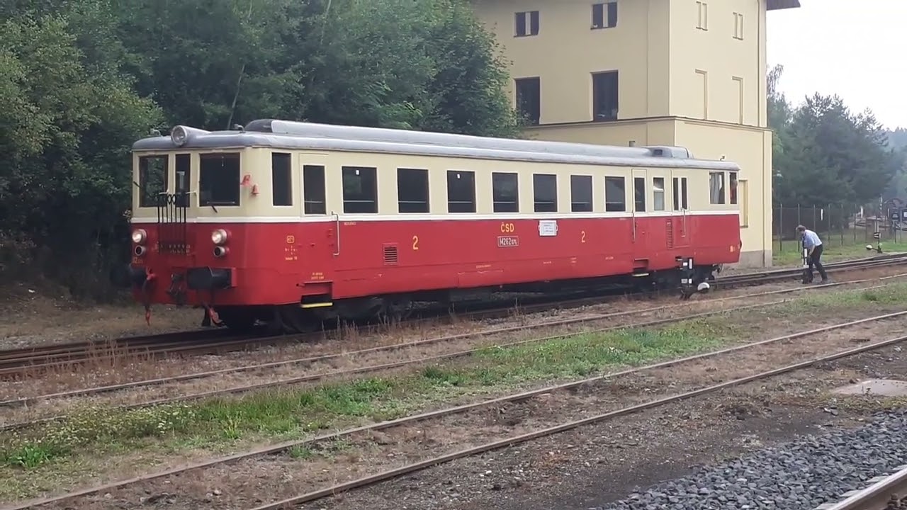 Šíbování motorového vozu M262.0 ČSD do ČD Muzea v Lužné u Rakovníka