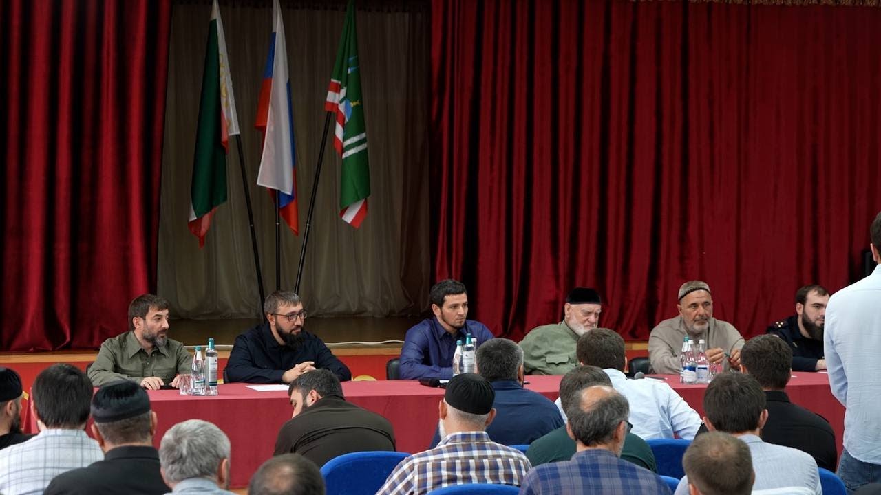 Мэр Грозного встретился с жителями поселка Элиханова