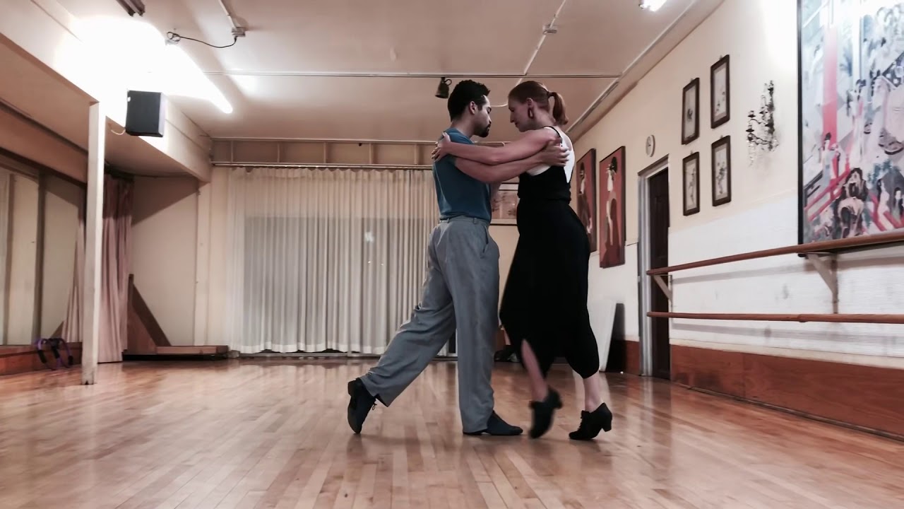 Tango 301: crosses 3 - free leg