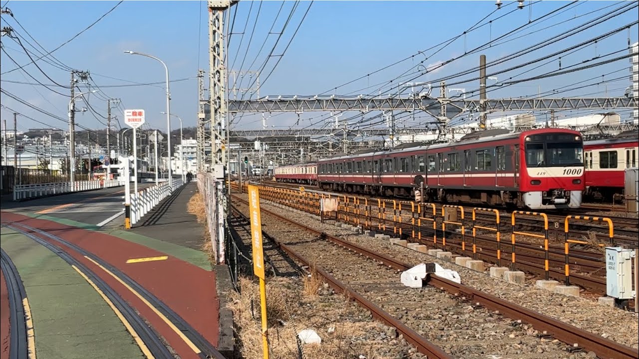 京急線11D急行逗子・葉山行き1702-1と出場前の京急線新型車両特急押上行き1703-1、普通逗子・葉山行き1449、河津桜の花、メジロさん、スズメさん、都営浅草線01T特急三崎口行き5520-1！