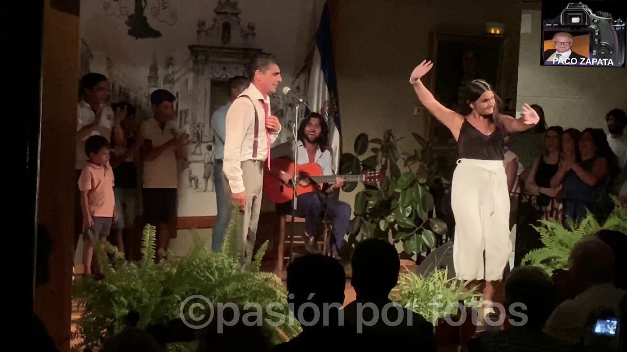 Buler&iacute;as. Antonio El Mijita con la guitarra de Carlos Grilo.