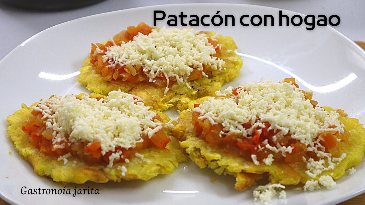 Patacón con hogao y queso (receta fácil y deliciosa)