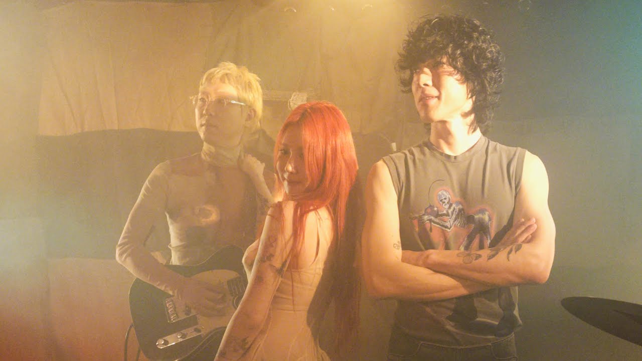 Behind the scenes of “L”
