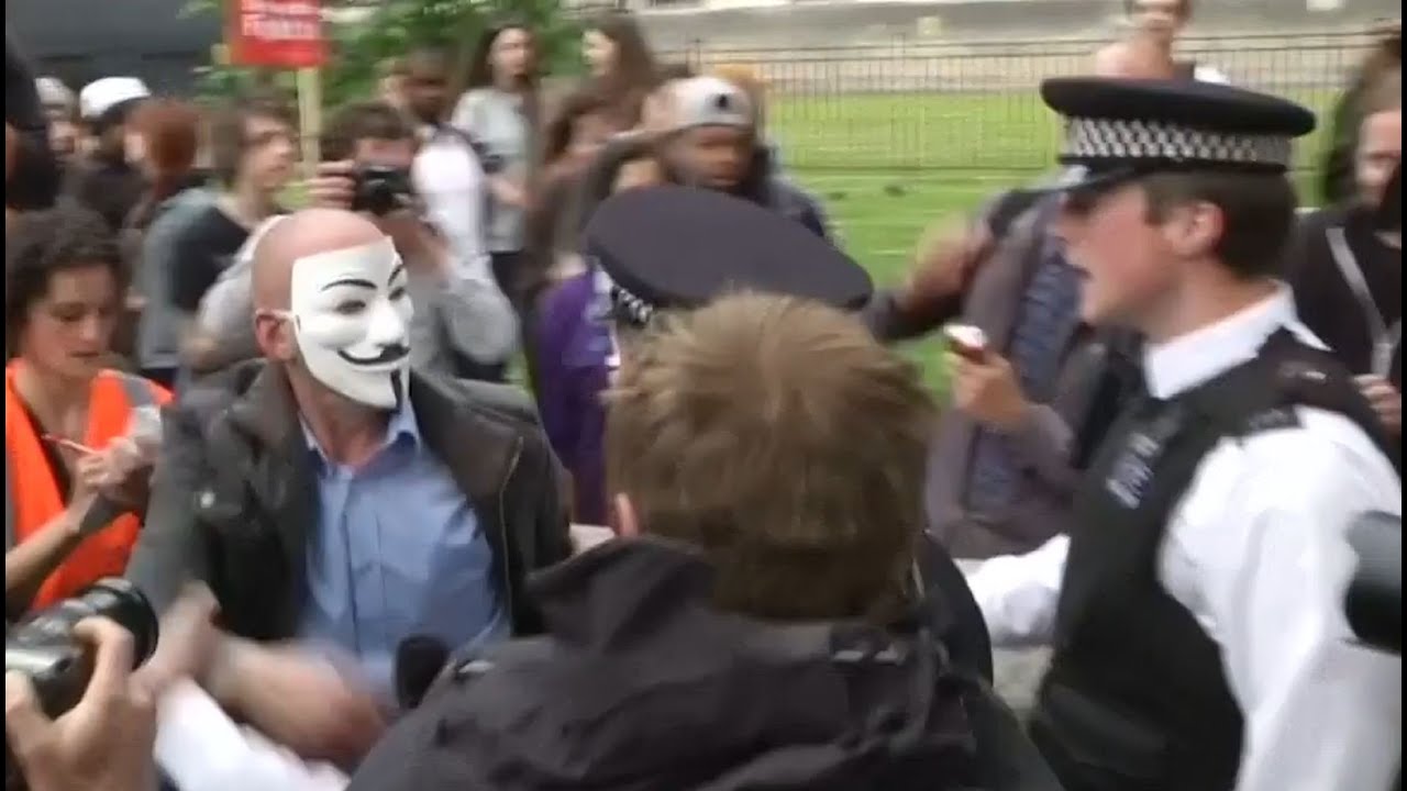 London anti-austerity protests: New footage of clashes with police after Queen's Speech