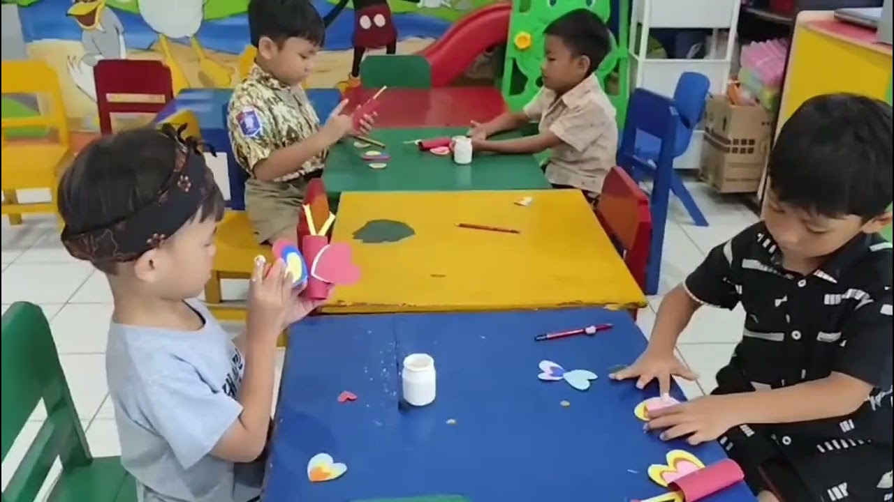 Membuat ketrampilan kupu-kupu, kelompok B1