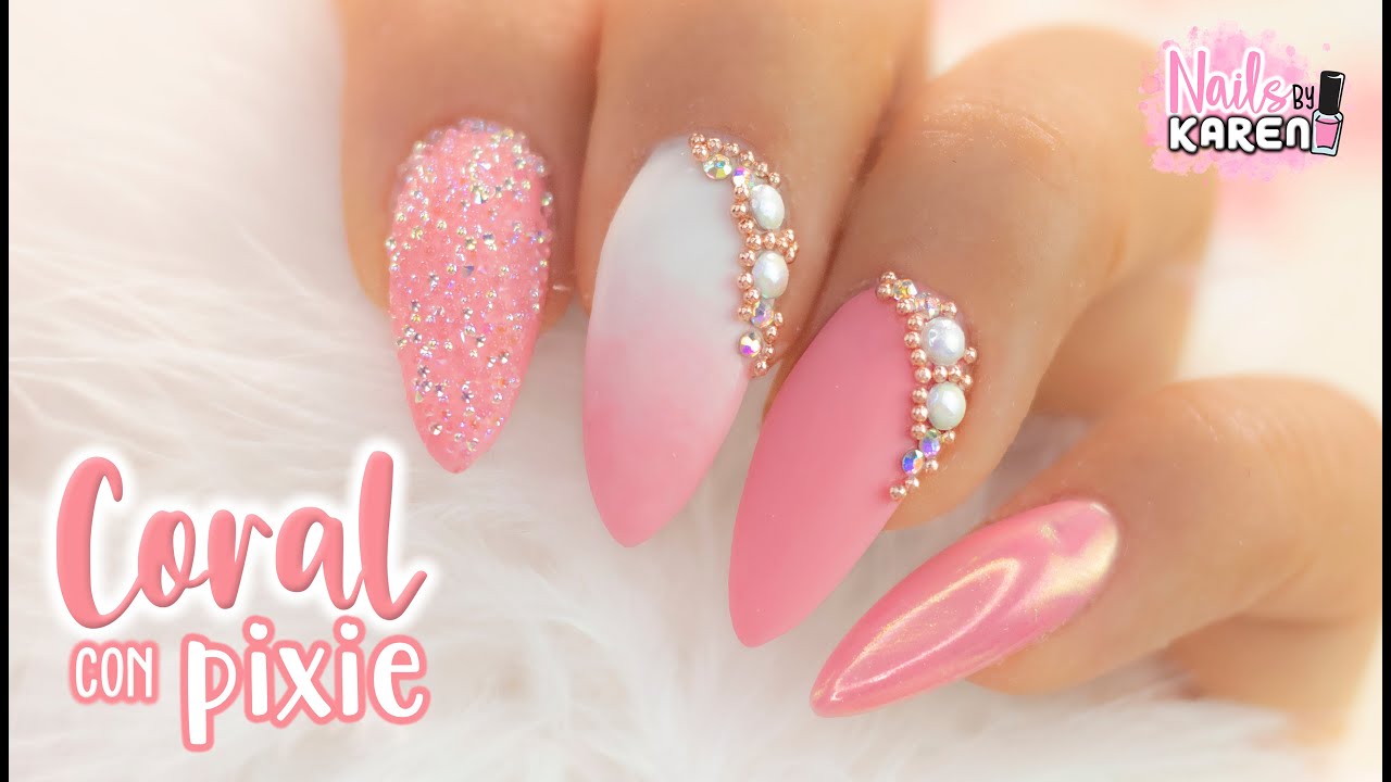 UÑAS en COLOR CORAL con CRISTAL PIXIE