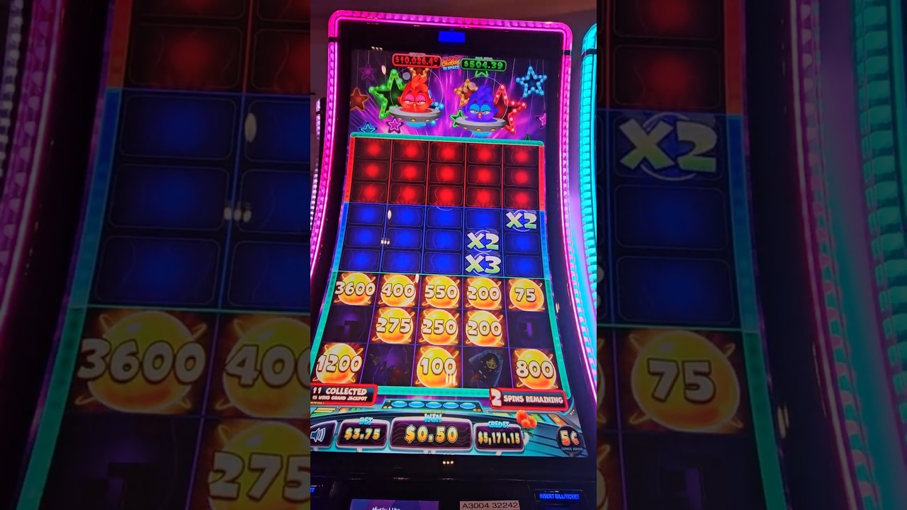 Безумно крупный выигрыш в бонусе Crazy Chickens In Space #казино #гемблинг #игровойавтомат #выигр...