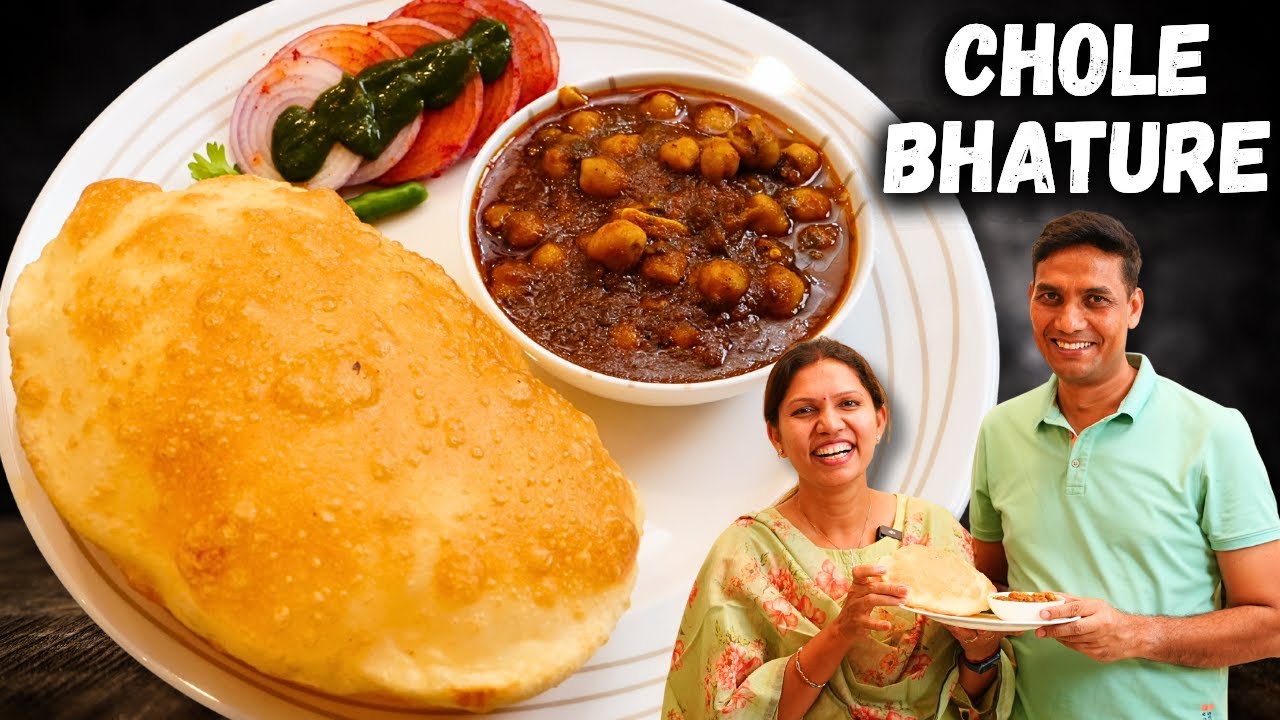 हलवाई जैसे छोले भठूरे घर के सामान से - Chole Bhature Recipe - Delhi Style Chole Bhature by Kabita
