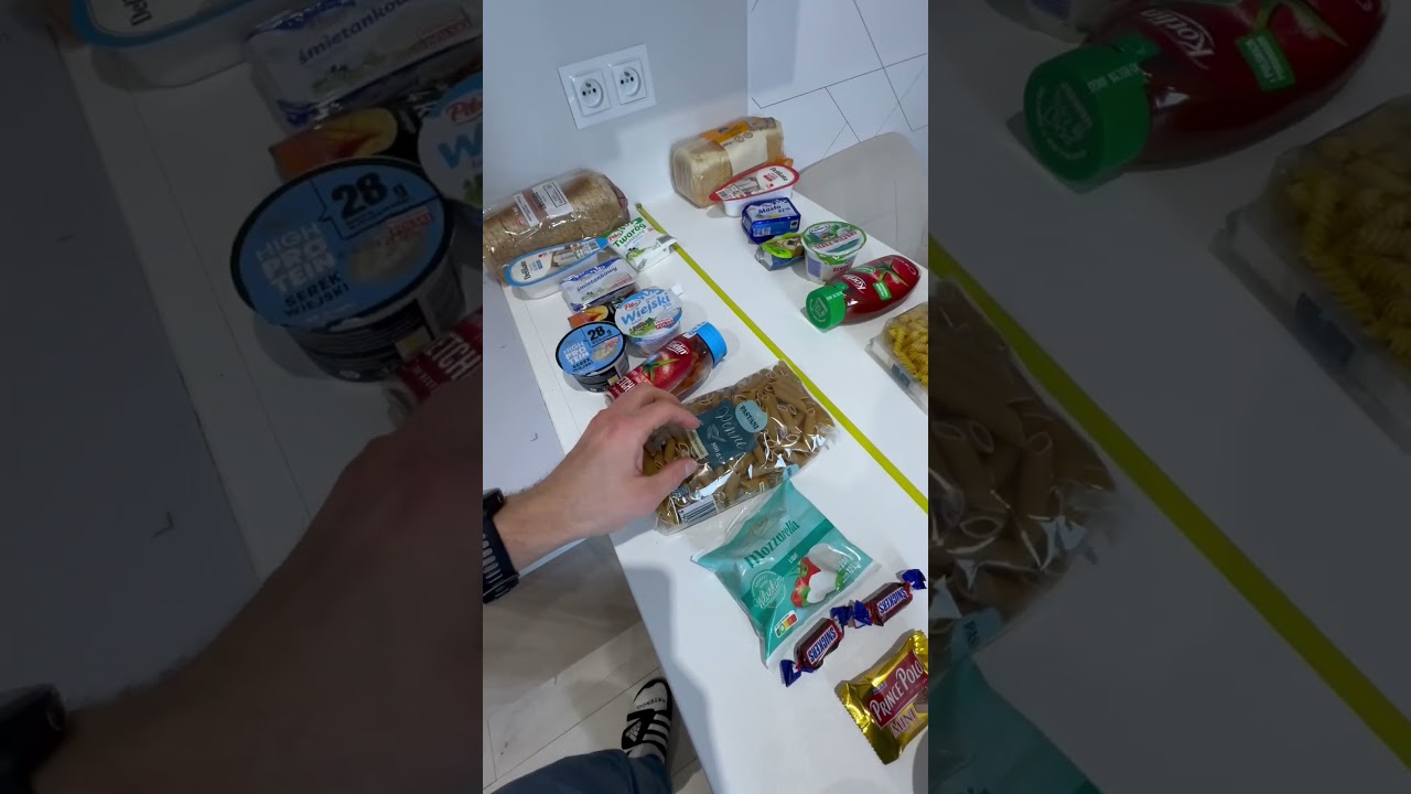 Tak naprawdę możemy jeść wszystko na redukcji pod warunkiem że jesteśmy w deficycie kalorycznym ;)