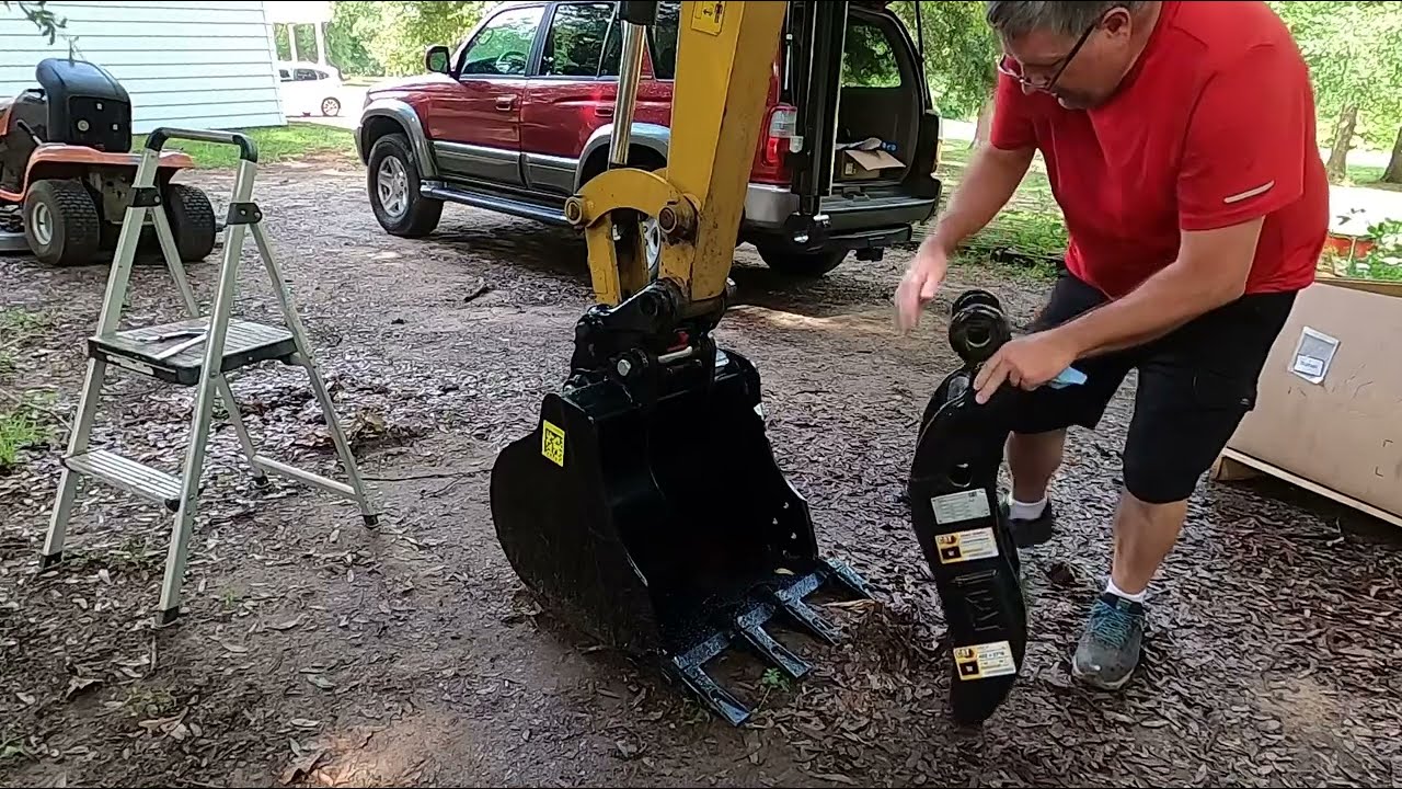 New Hydraulic Thumb! CAT 303.5e2CR Mini Excavator.