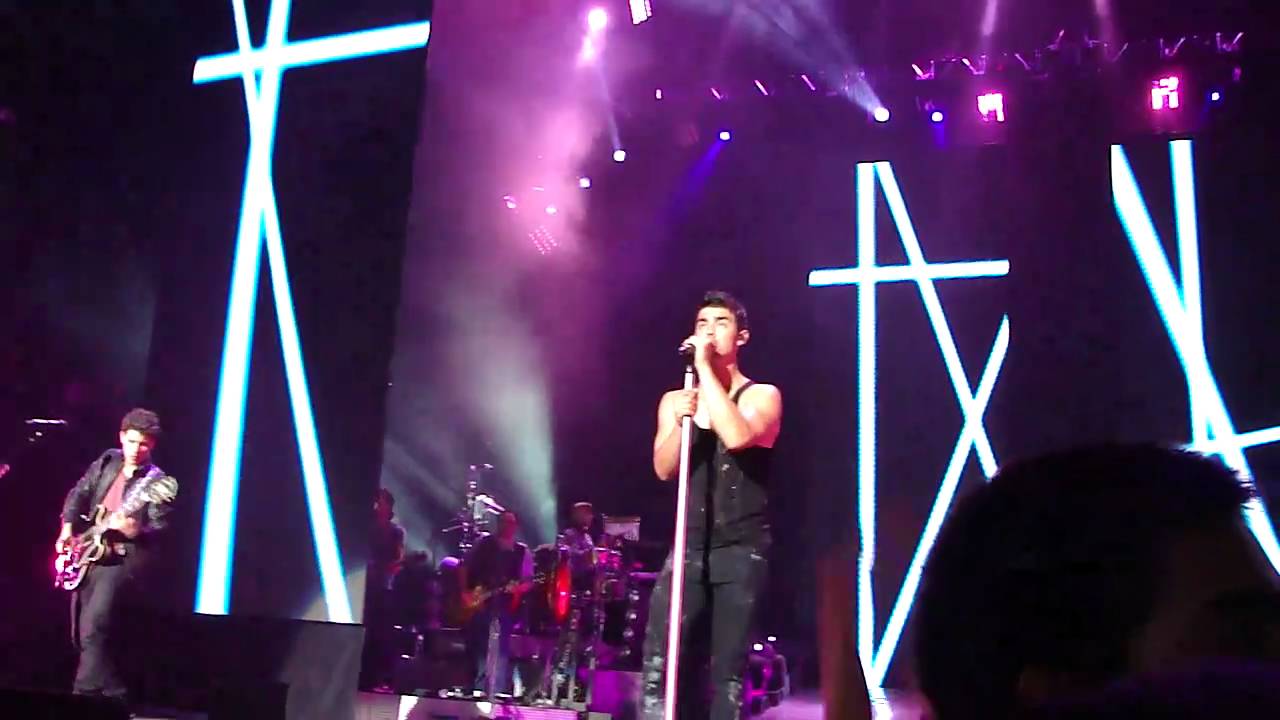 Jonas Brothers featuring Frankie Jonas - LA Baby Live in Irvine, CA 9/19/10