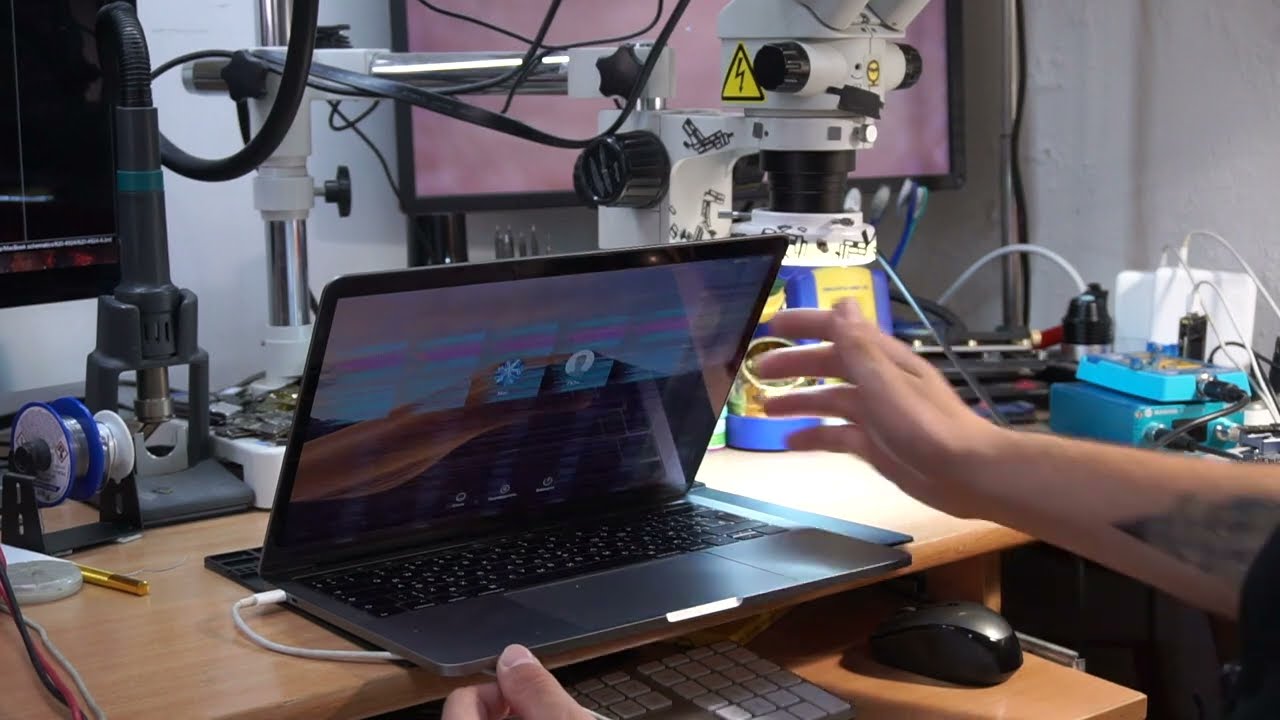 MacBook Pro A2159 2019 года: полосы, странное изображение и отсутствие дисплея (ремонт пылезащитн...