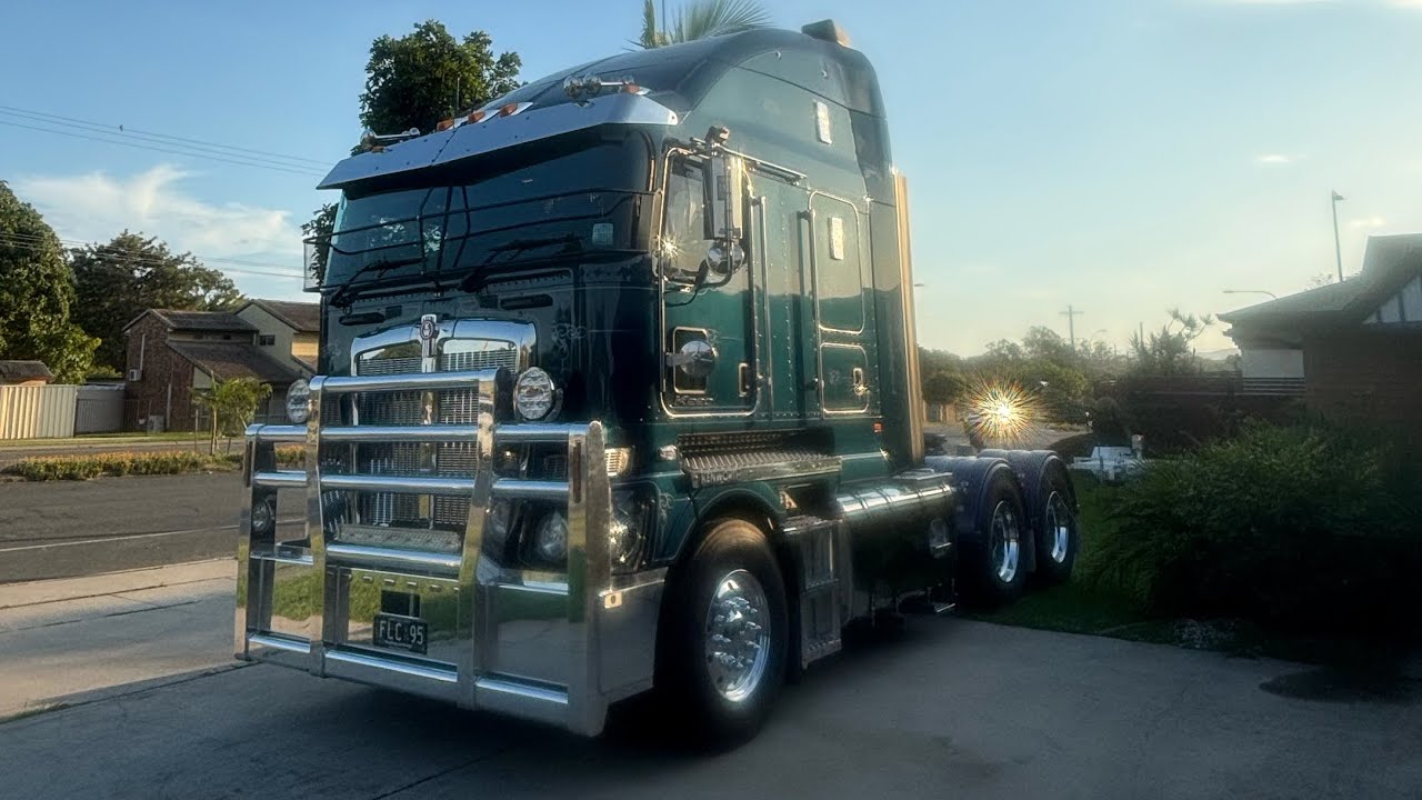 KENWORTH   K220 walk around and interior ￼