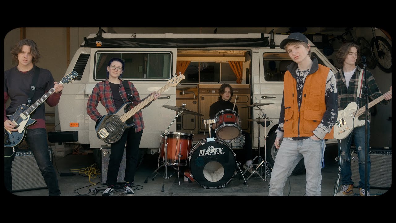 clementine - Perfume [Official Music Video]