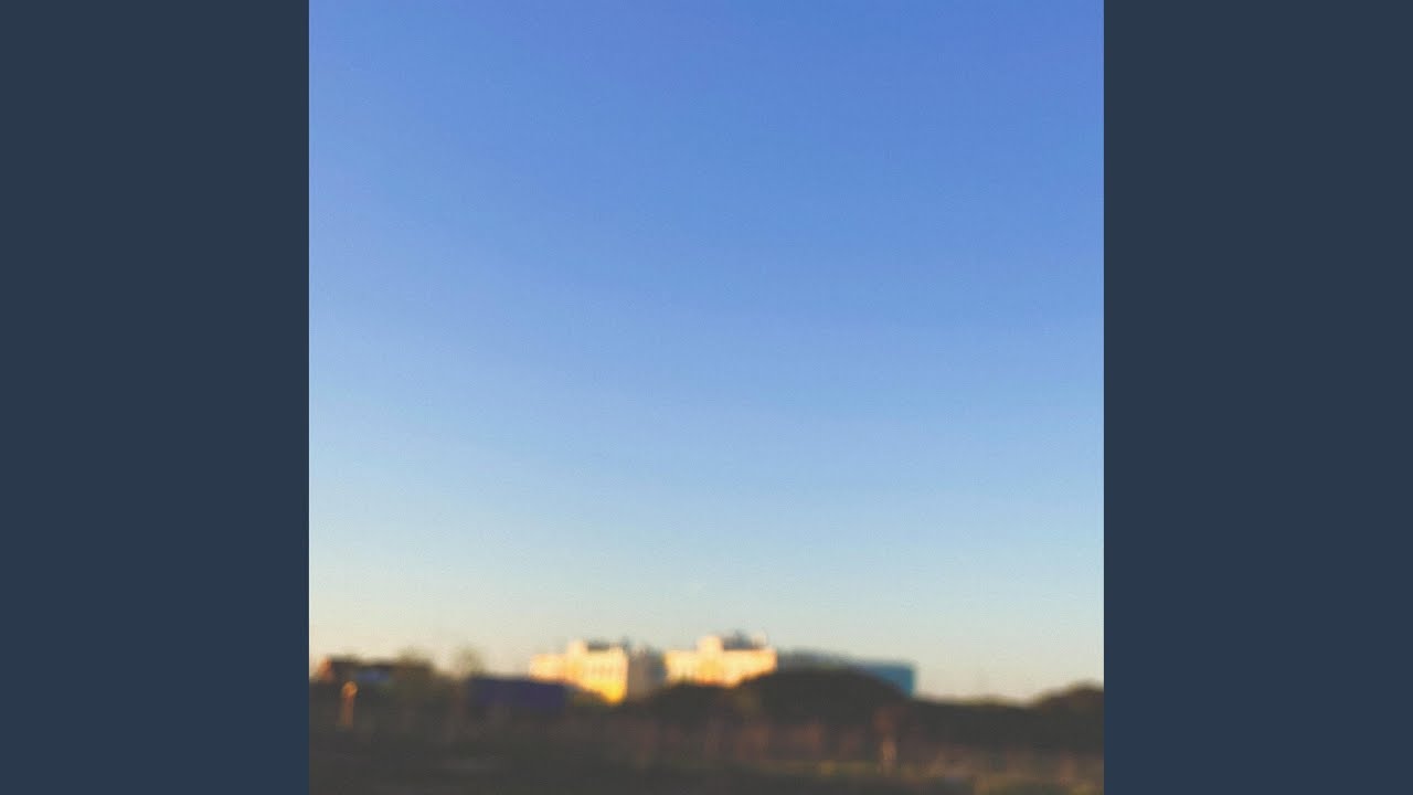 pole namiotowe nad rzeką