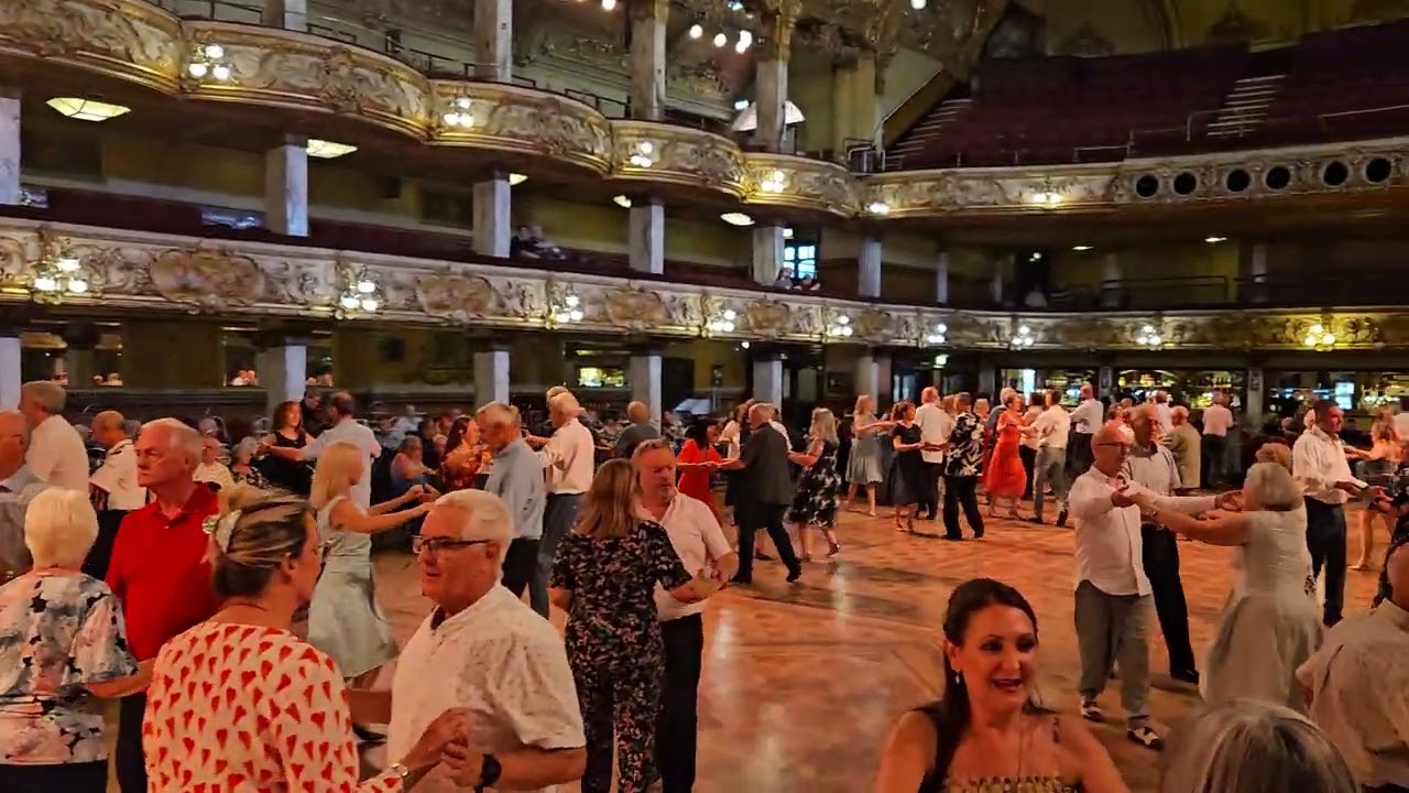 SINDY SWING at Blackpool Tower Ballroom - Phil Kelsall on the Wurlitzer.   August 2025