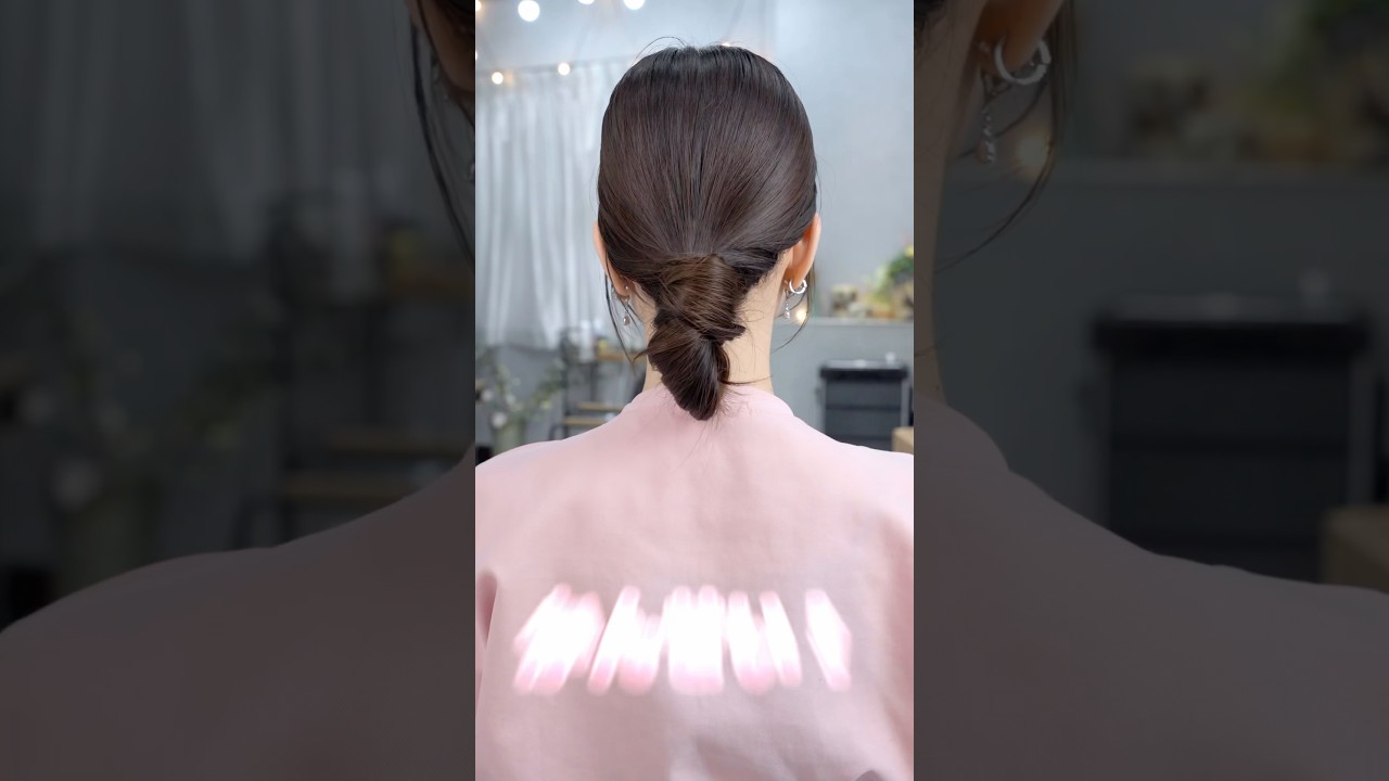 ピンが苦手な人やってみて！ゴム一つでできるまとめ髪！#簡単アレンジ #セルフアレンジ #hairstyle #hair #ミディアムヘア #髪型 #まとめ髪 #大人カジュアル #大人かわいい