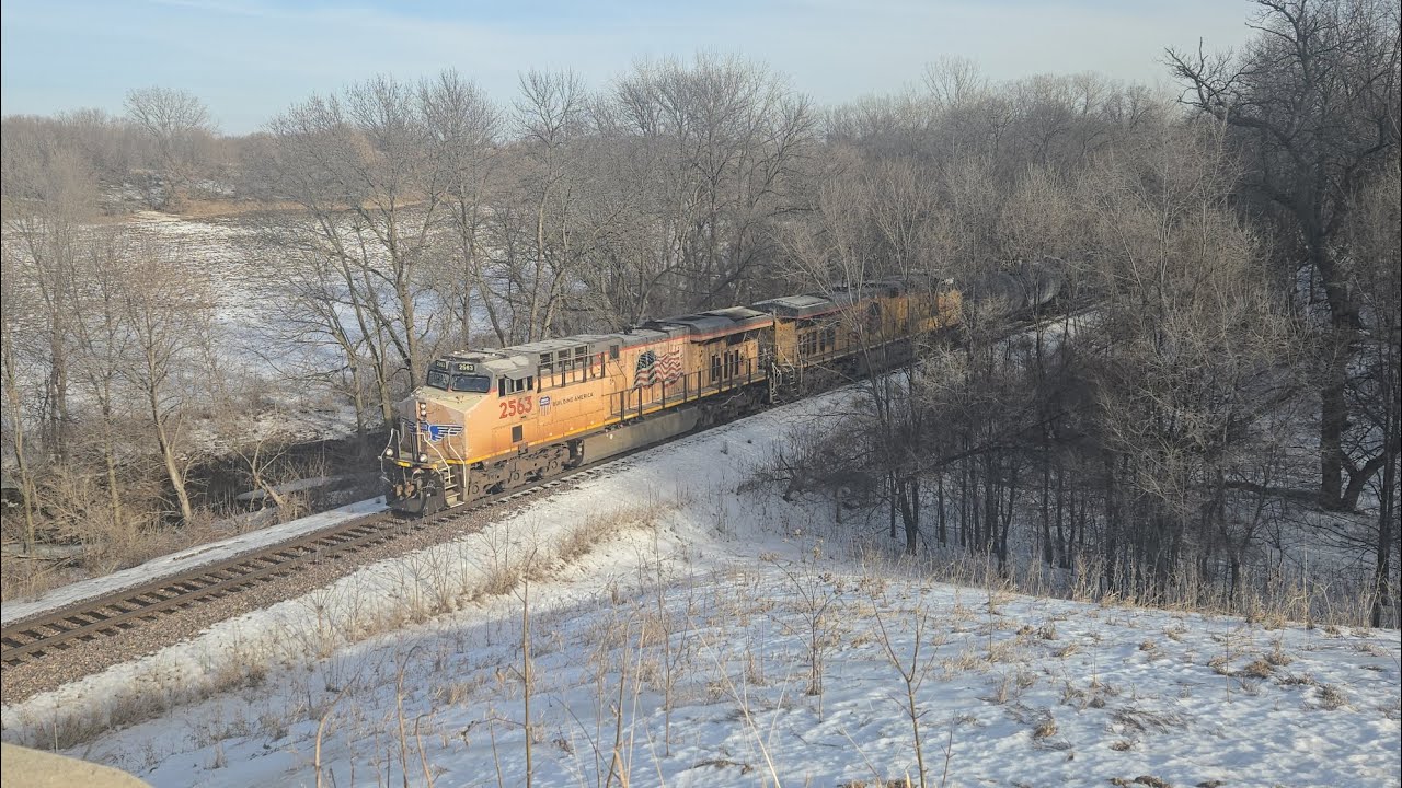 Union Pacific train southbound under 535th Avenue south of Mankato, MN (December 22, 2025)
