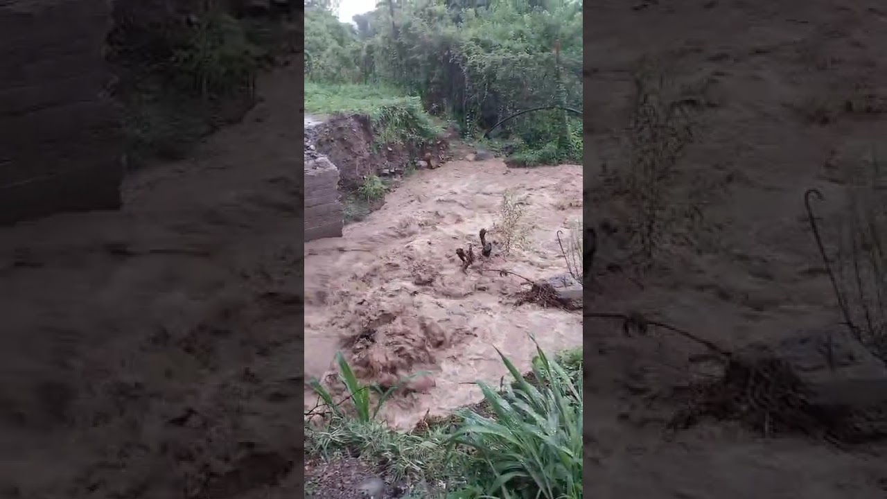Lluvias y crecidas derrumbaron el puente del Arroyo Barcaza