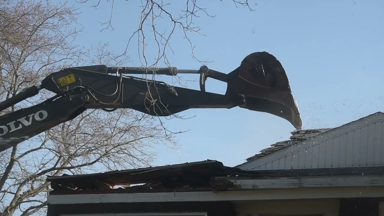 Watch Flint home get demolished, first of 1,900 in massive blight removal program