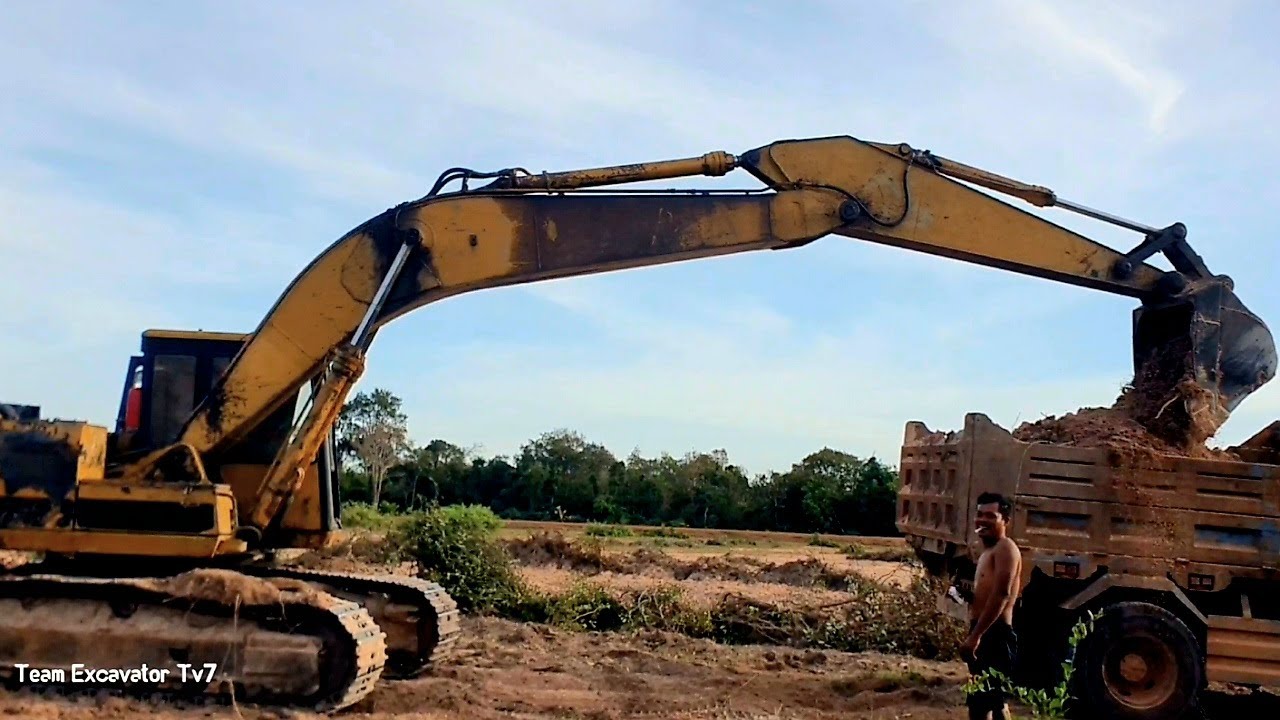 Unstoppable Power: Aging Excavator Shapes New Roads