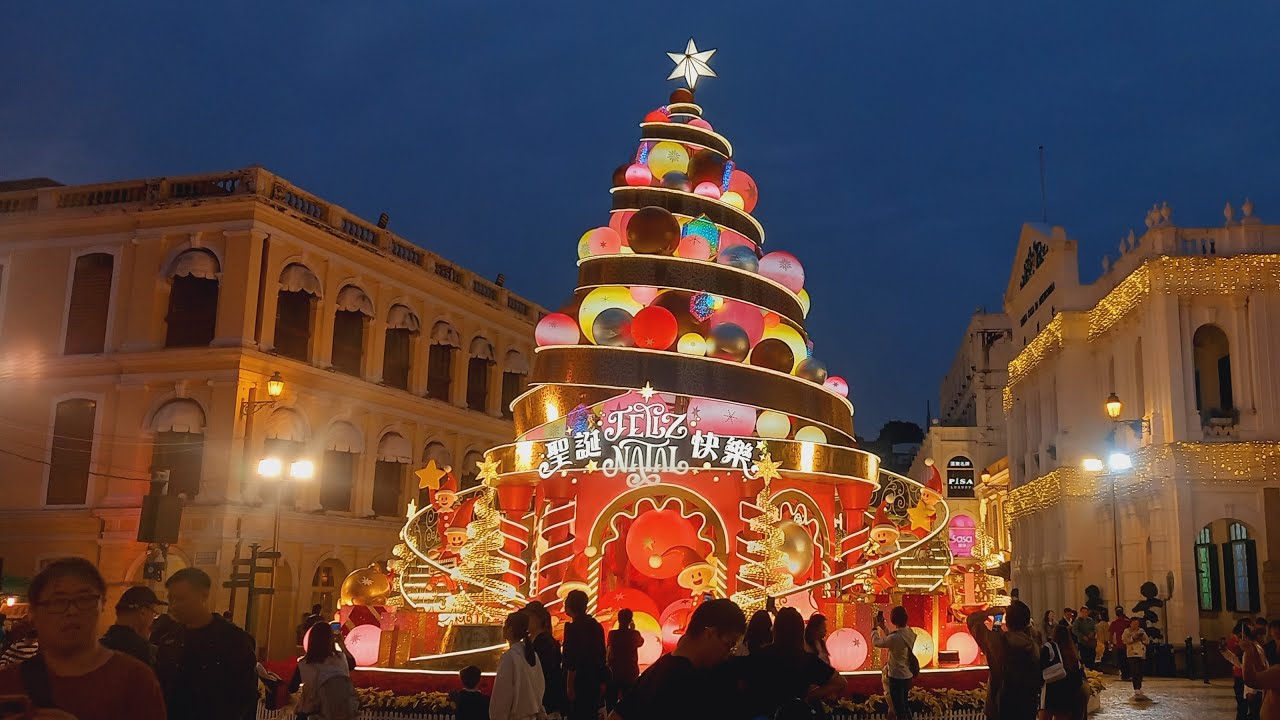 One Day To Go It's Christmas Day! A busy Night for us.
