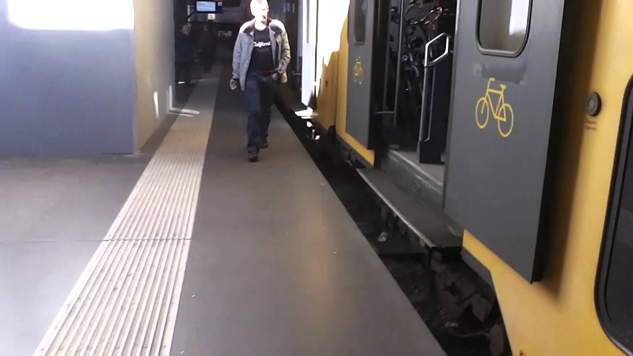DD-AR 7460 ri. Utrecht CS langslopen. ᴴᴰ