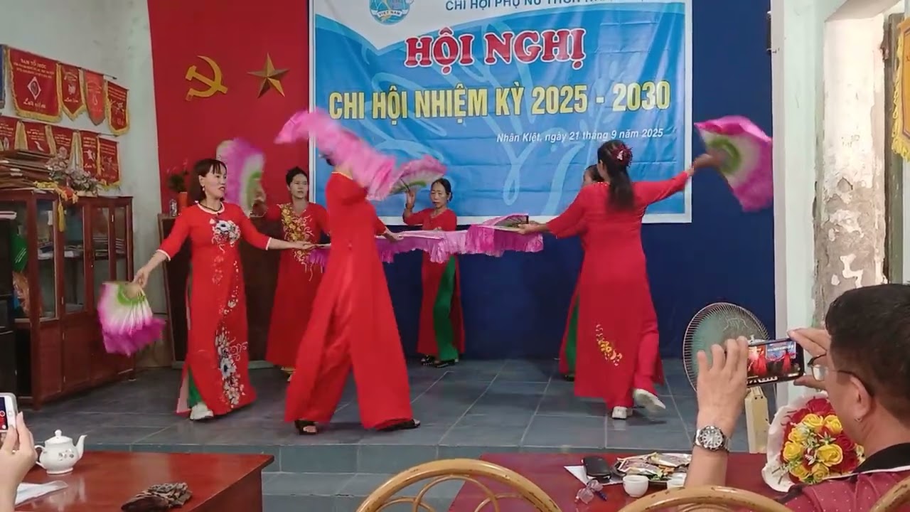 Mừng  phu nu  Việt Nam  CLB xóm 5 thôn nhân kiệt 