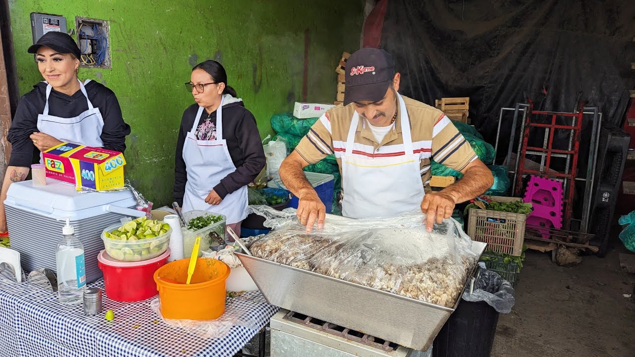 TACOS de OJO , SESOS , LENGUA y CACHETE del Mai en el Mercado de Abastos