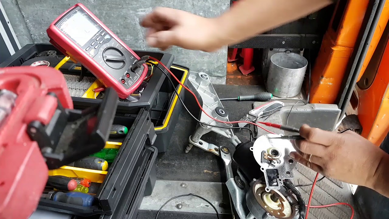 Mercedes ML front wipers not working. The disassembly and assembly repair...